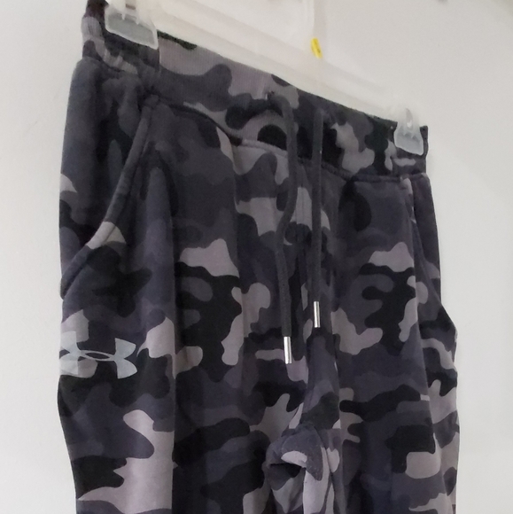 Under armour camo joggers - Picture 2 of 6
